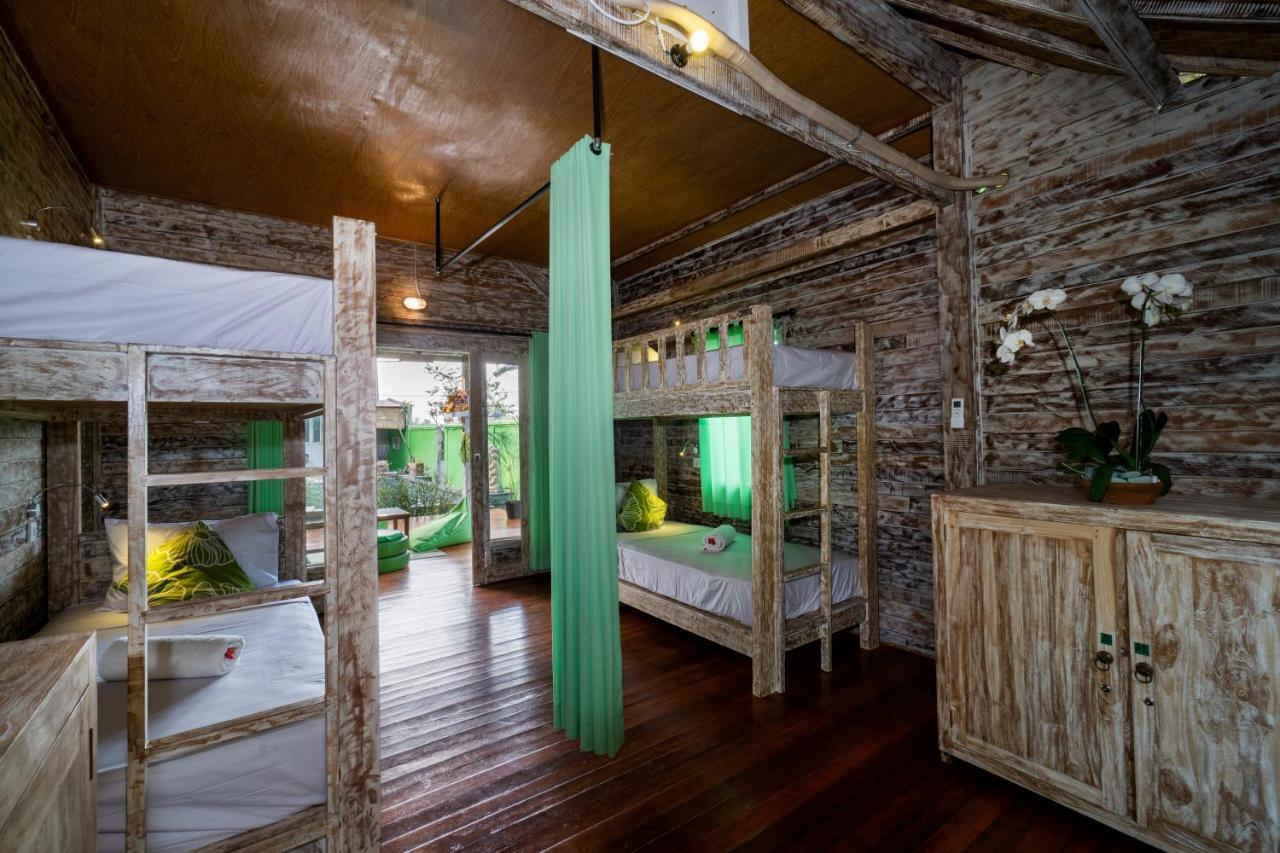 The Green Groves Hostel Nusa Lembongan  Bagian luar foto